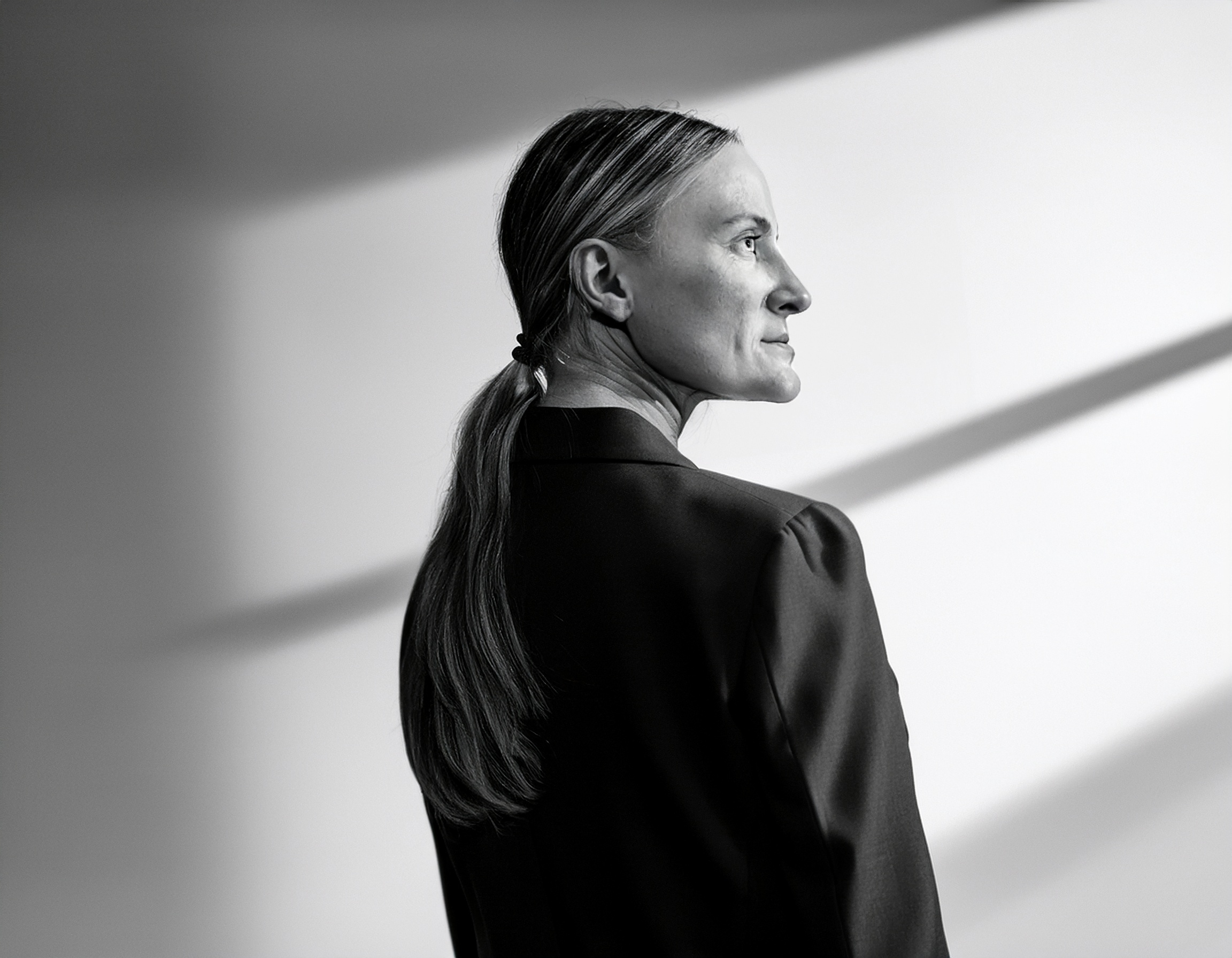 Porträt einer Person, kommunikativ, modern attire